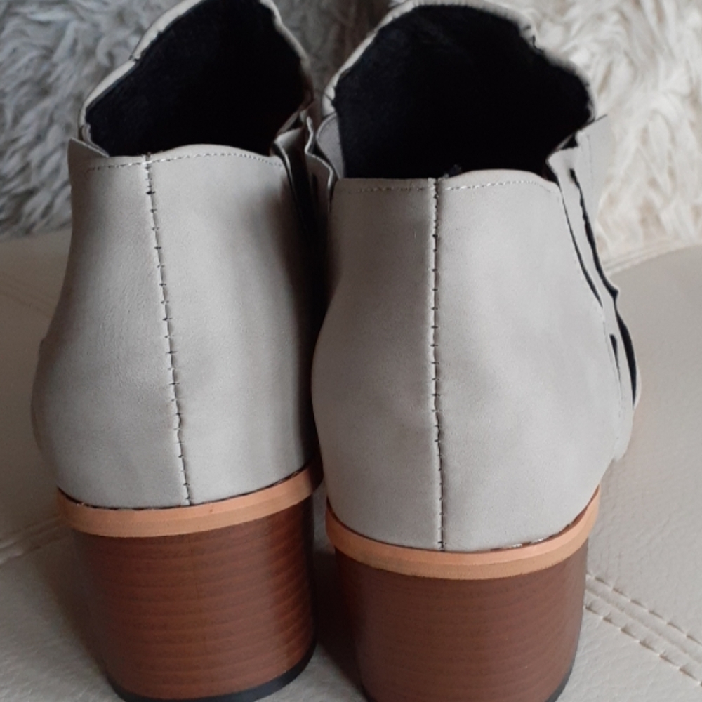 Grey ankle boot - Picture 2 of 4